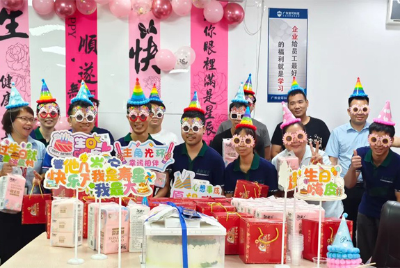 Une merveilleuse célébration d'anniversaire pour les membres de l'équipe ANKE!